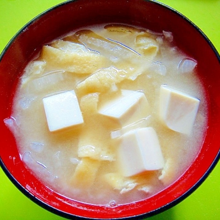 豆腐と大根油揚げの味噌汁